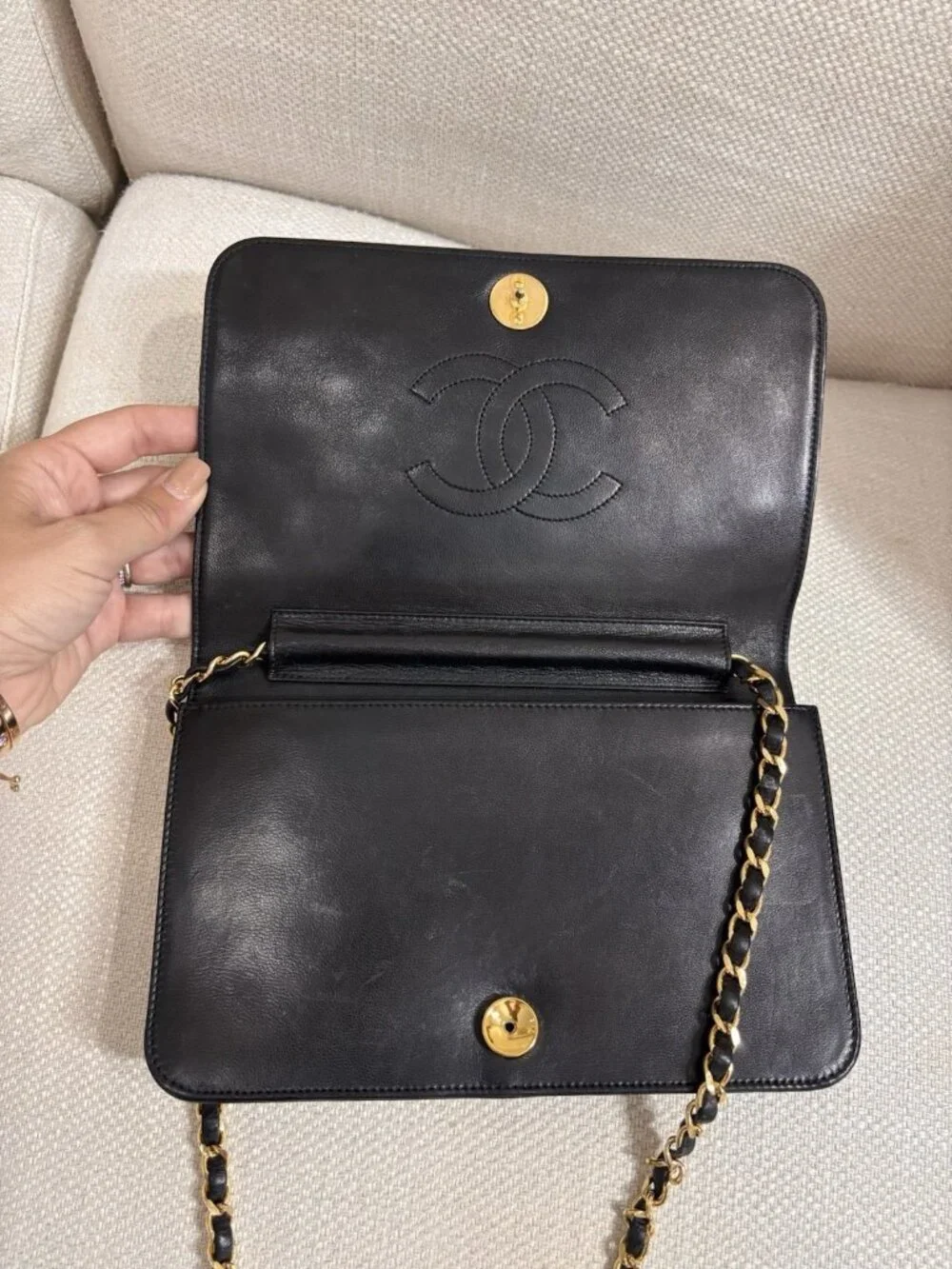 Authentic CHANEL single flap black lambskin bag classic 24k gold hardware
